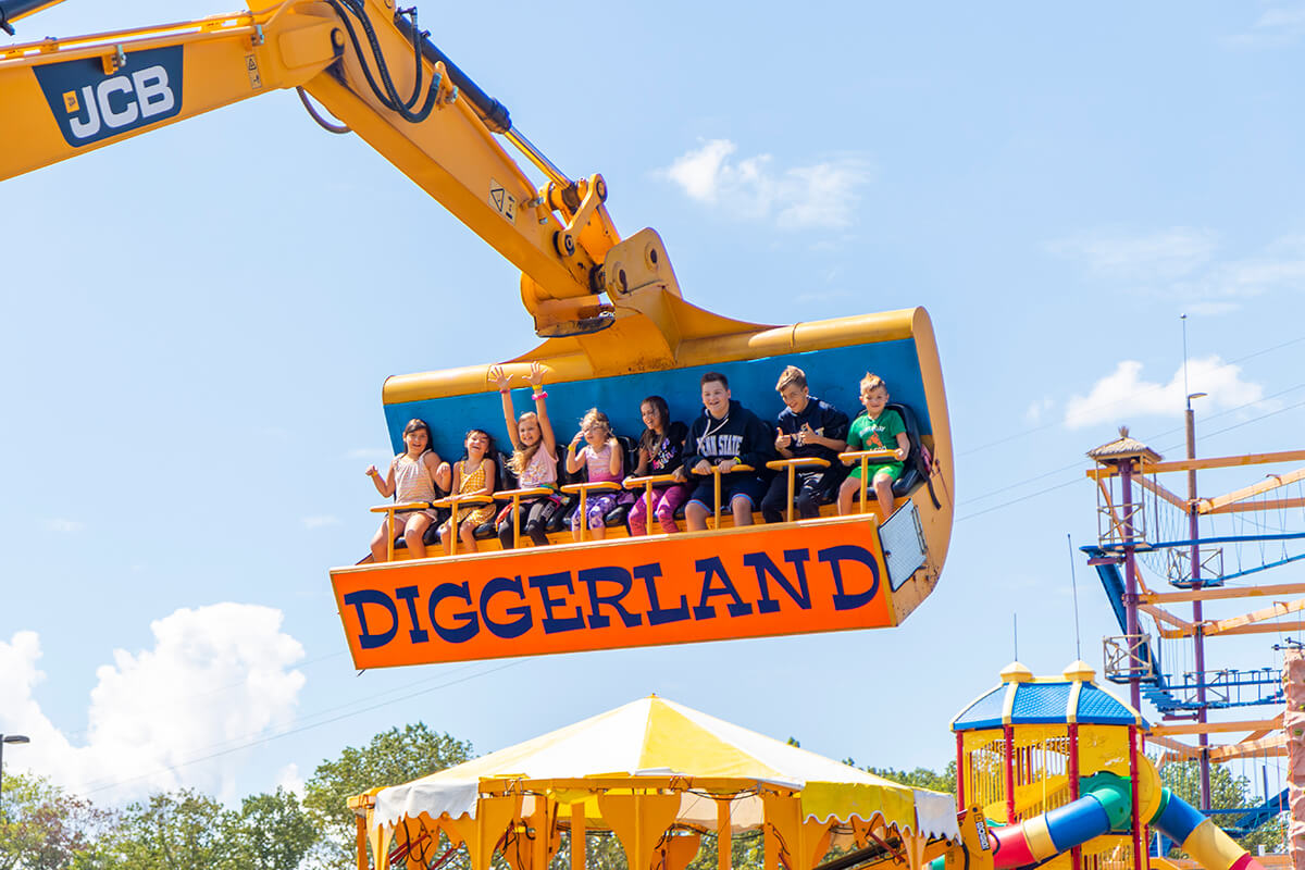 Diggerland USA - Homepage 7 opt kids riding spin dizzy cheering smiling having fun landscape